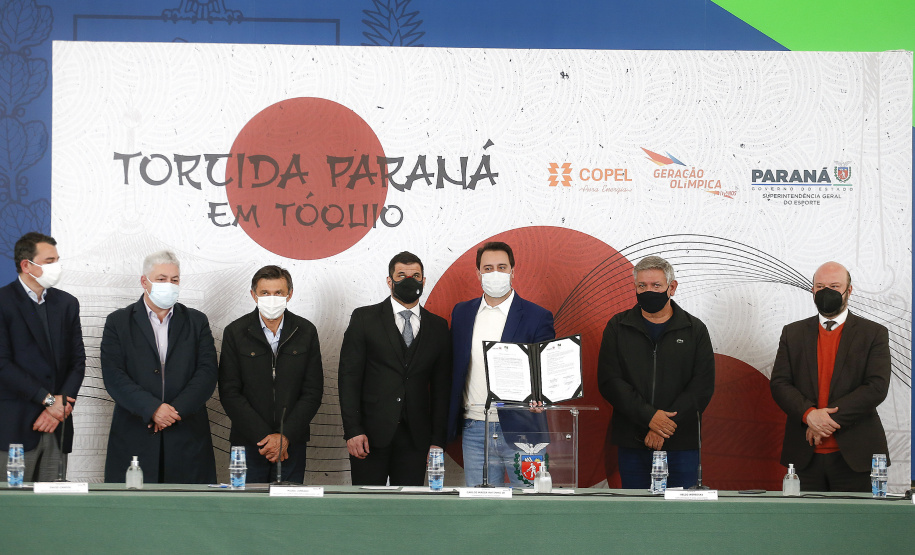 Governador Carlos Massa Ratinho Junior durante solenidade de lançamento nesta quinta-feira (08) no Palácio Iguaçu da campanha Torcida Paraná em Tóquio. O Estado terá a maior delegação de atletas da história do Paraná está na fase final de preparação para os Jogos Olímpicos e Paralímpicos Tóquio-2020 com 35 atletas.  -  Curitiba, 08/07/2021  -  Foto: Jonathan Campos/AEN