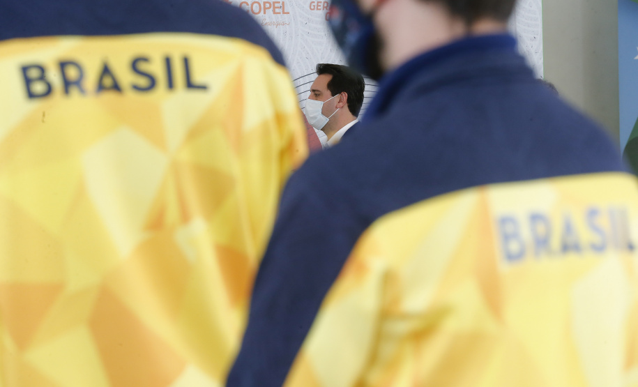 Governador Carlos Massa Ratinho Junior durante solenidade de lançamento nesta quinta-feira (08) no Palácio Iguaçu da campanha Torcida Paraná em Tóquio. O Estado terá a maior delegação de atletas da história do Paraná está na fase final de preparação para os Jogos Olímpicos e Paralímpicos Tóquio-2020 com 35 atletas.  -  Curitiba, 08/07/2021  -  Foto: Jonathan Campos/AEN