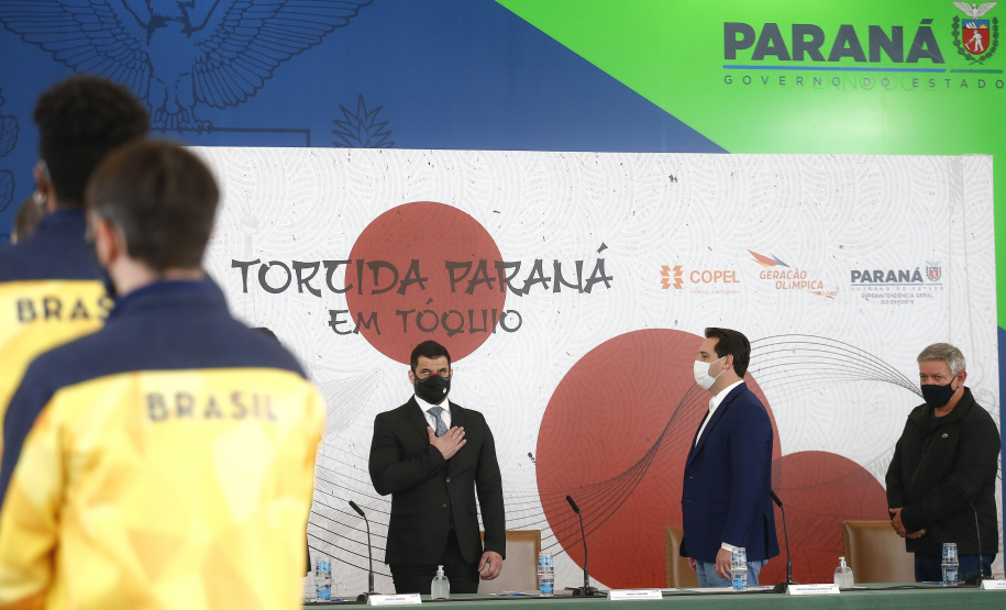 Governador Carlos Massa Ratinho Junior durante solenidade de lançamento nesta quinta-feira (08) no Palácio Iguaçu da campanha Torcida Paraná em Tóquio. O Estado terá a maior delegação de atletas da história do Paraná está na fase final de preparação para os Jogos Olímpicos e Paralímpicos Tóquio-2020 com 35 atletas.  -  Curitiba, 08/07/2021  -  Foto: Jonathan Campos/AEN