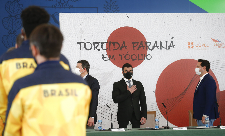 Governador Carlos Massa Ratinho Junior durante solenidade de lançamento nesta quinta-feira (08) no Palácio Iguaçu da campanha Torcida Paraná em Tóquio. O Estado terá a maior delegação de atletas da história do Paraná está na fase final de preparação para os Jogos Olímpicos e Paralímpicos Tóquio-2020 com 35 atletas.  -  Curitiba, 08/07/2021  -  Foto: Jonathan Campos/AEN