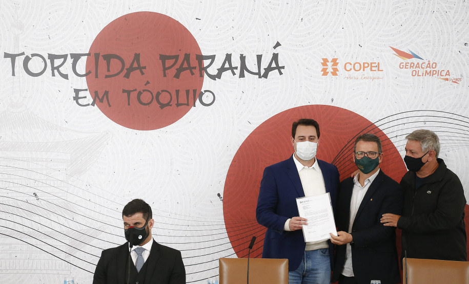 Governador Carlos Massa Ratinho Junior durante solenidade de lançamento nesta quinta-feira (08) no Palácio Iguaçu da campanha Torcida Paraná em Tóquio. O Estado terá a maior delegação de atletas da história do Paraná está na fase final de preparação para os Jogos Olímpicos e Paralímpicos Tóquio-2020 com 35 atletas.  -  Curitiba, 08/07/2021  -  Foto: Jonathan Campos/AEN