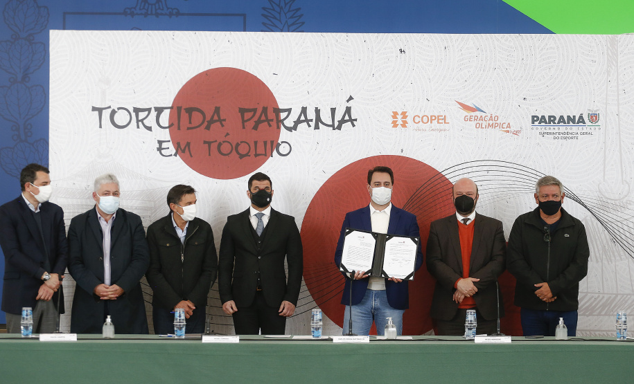 Governador Carlos Massa Ratinho Junior durante solenidade de lançamento nesta quinta-feira (08) no Palácio Iguaçu da campanha Torcida Paraná em Tóquio. O Estado terá a maior delegação de atletas da história do Paraná está na fase final de preparação para os Jogos Olímpicos e Paralímpicos Tóquio-2020 com 35 atletas.  -  Curitiba, 08/07/2021  -  Foto: Jonathan Campos/AEN