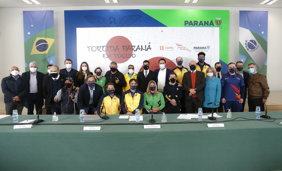 Governador Carlos Massa Ratinho Junior durante solenidade de lançamento nesta quinta-feira (08) no Palácio Iguaçu da campanha Torcida Paraná em Tóquio. O Estado terá a maior delegação de atletas da história do Paraná está na fase final de preparação para os Jogos Olímpicos e Paralímpicos Tóquio-2020 com 35 atletas.  -  Curitiba, 08/07/2021  -  Foto: Jonathan Campos/AEN
