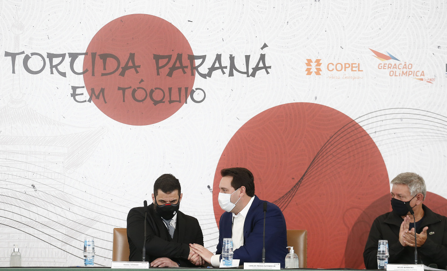Governador Carlos Massa Ratinho Junior durante solenidade de lançamento nesta quinta-feira (08) no Palácio Iguaçu da campanha Torcida Paraná em Tóquio. O Estado terá a maior delegação de atletas da história do Paraná está na fase final de preparação para os Jogos Olímpicos e Paralímpicos Tóquio-2020 com 35 atletas.  -  Curitiba, 08/07/2021  -  Foto: Jonathan Campos/AEN