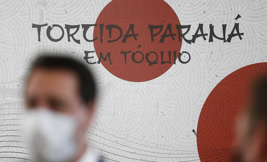 Governador Carlos Massa Ratinho Junior durante solenidade de lançamento nesta quinta-feira (08) no Palácio Iguaçu da campanha Torcida Paraná em Tóquio. O Estado terá a maior delegação de atletas da história do Paraná está na fase final de preparação para os Jogos Olímpicos e Paralímpicos Tóquio-2020 com 35 atletas.  -  Curitiba, 08/07/2021  -  Foto: Jonathan Campos/AEN