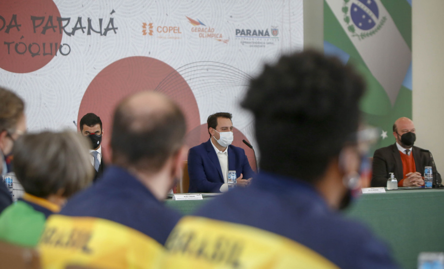 Governador Carlos Massa Ratinho Junior durante solenidade de lançamento nesta quinta-feira (08) no Palácio Iguaçu da campanha Torcida Paraná em Tóquio. O Estado terá a maior delegação de atletas da história do Paraná está na fase final de preparação para os Jogos Olímpicos e Paralímpicos Tóquio-2020 com 35 atletas.Foto Gilson Abreu/AEN