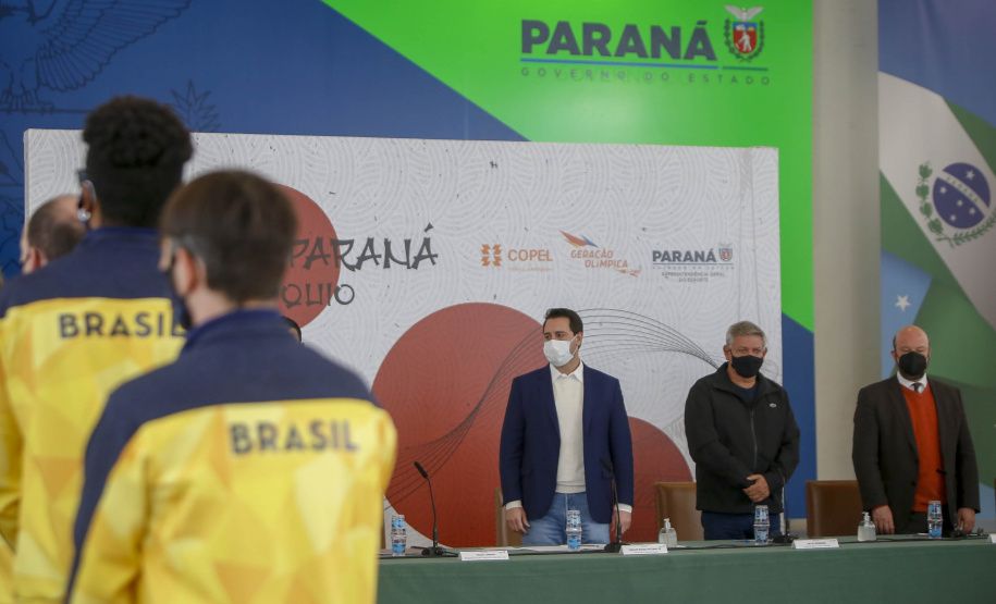 Governador Carlos Massa Ratinho Junior durante solenidade de lançamento nesta quinta-feira (08) no Palácio Iguaçu da campanha Torcida Paraná em Tóquio. O Estado terá a maior delegação de atletas da história do Paraná está na fase final de preparação para os Jogos Olímpicos e Paralímpicos Tóquio-2020 com 35 atletas.Foto Gilson Abreu/AEN