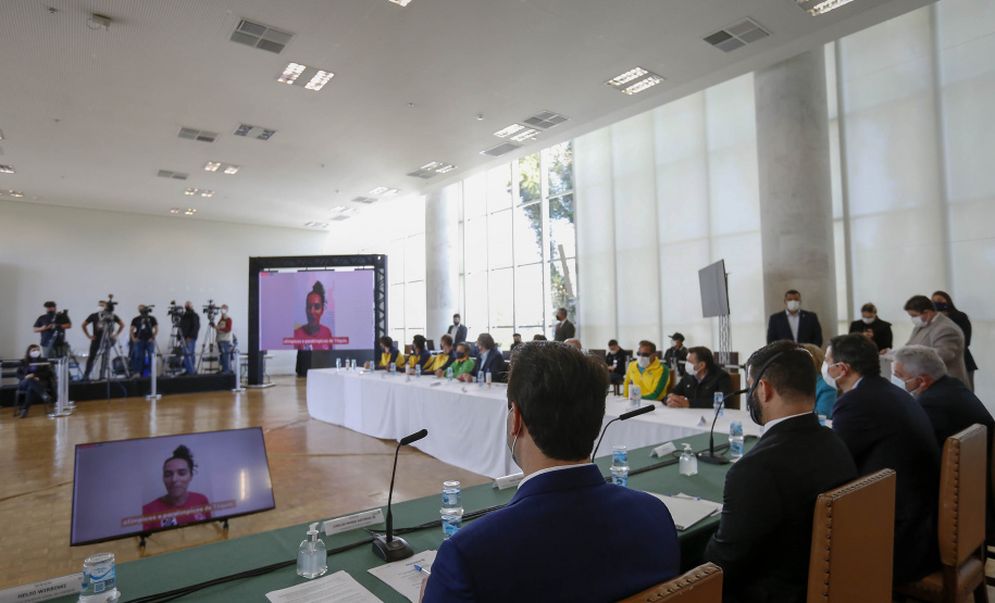 Governador Carlos Massa Ratinho Junior durante solenidade de lançamento nesta quinta-feira (08) no Palácio Iguaçu da campanha Torcida Paraná em Tóquio. O Estado terá a maior delegação de atletas da história do Paraná está na fase final de preparação para os Jogos Olímpicos e Paralímpicos Tóquio-2020 com 35 atletas.Foto Gilson Abreu/AEN