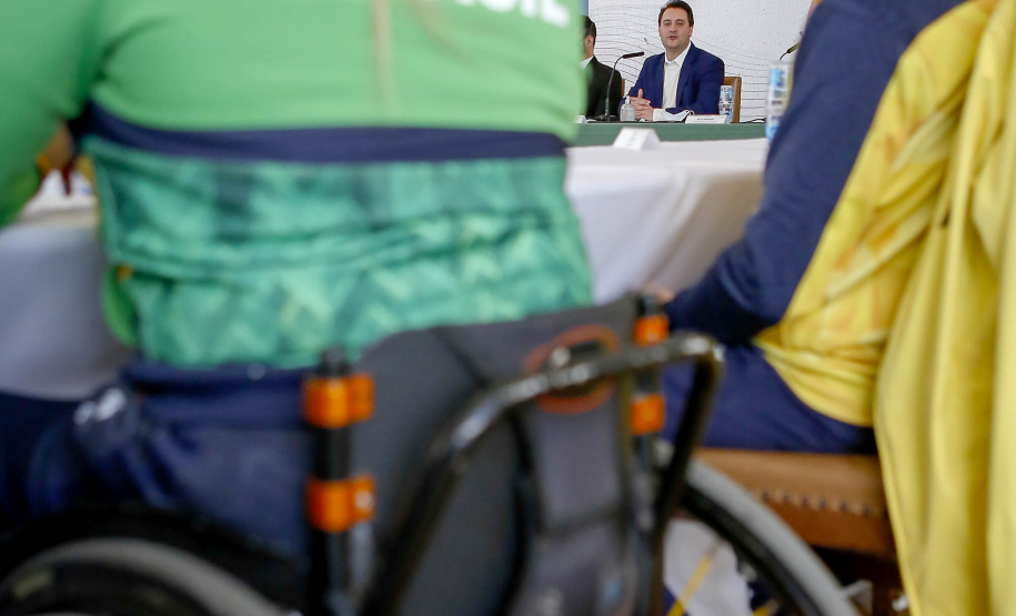 Governador Carlos Massa Ratinho Junior durante solenidade de lançamento nesta quinta-feira (08) no Palácio Iguaçu da campanha Torcida Paraná em Tóquio. O Estado terá a maior delegação de atletas da história do Paraná está na fase final de preparação para os Jogos Olímpicos e Paralímpicos Tóquio-2020 com 35 atletas.Foto Gilson Abreu/AEN