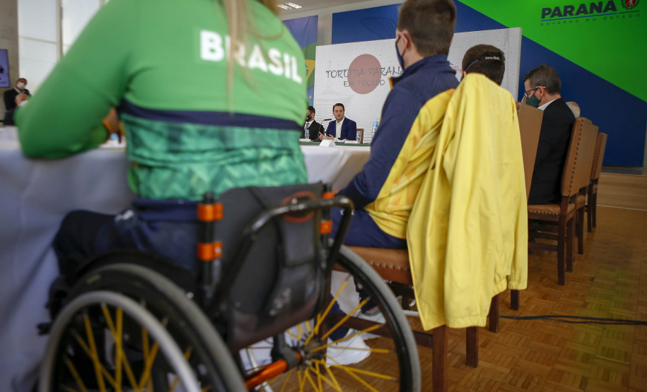 Governador Carlos Massa Ratinho Junior durante solenidade de lançamento nesta quinta-feira (08) no Palácio Iguaçu da campanha Torcida Paraná em Tóquio. O Estado terá a maior delegação de atletas da história do Paraná está na fase final de preparação para os Jogos Olímpicos e Paralímpicos Tóquio-2020 com 35 atletas.Foto Gilson Abreu/AEN
