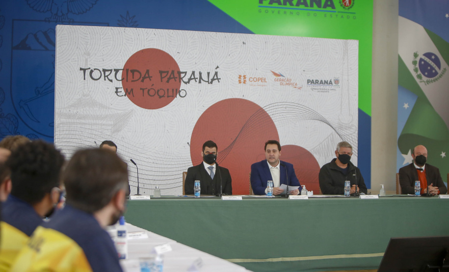 Governador Carlos Massa Ratinho Junior durante solenidade de lançamento nesta quinta-feira (08) no Palácio Iguaçu da campanha Torcida Paraná em Tóquio. O Estado terá a maior delegação de atletas da história do Paraná está na fase final de preparação para os Jogos Olímpicos e Paralímpicos Tóquio-2020 com 35 atletas.Foto Gilson Abreu/AEN