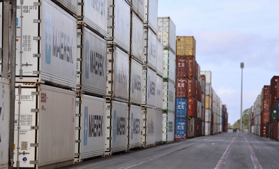 Com 29.081.691 toneladas de cargas movimentadas, os portos do Paraná alcançaram o melhor semestre da história. O volume de produtos importados e exportados entre janeiro e junho de 2021 é 3% maior que o registrado no mesmo período de 2020, quanto foram 28.177.335 toneladas. - Paranaguá, 08/07/2021 - Foto: Claudio Neves/Portos do Paraná