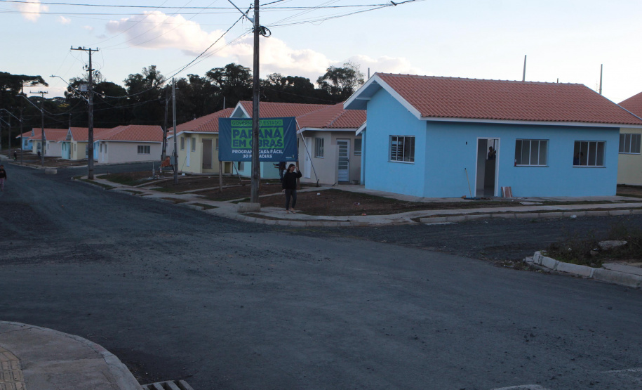 O Governo do Paraná é atualmente o Estado com a maior parceria com a União em projetos de habitação de interesse social. A marca foi alcançada a partir do lançamento da nova modalidade do programa Casa Fácil, voltado à concessão de subsídios a 30 mil famílias em imóvel financiados pela Caixa Econômica Federal e construídos pela iniciativa privada. (Foto: Alessandro Vieira/AEN)