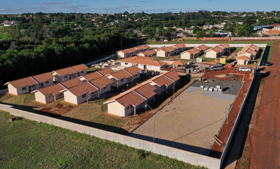 O Governo do Paraná é atualmente o Estado com a maior parceria com a União em projetos de habitação de interesse social. A marca foi alcançada a partir do lançamento da nova modalidade do programa Casa Fácil, voltado à concessão de subsídios a 30 mil famílias em imóvel financiados pela Caixa Econômica Federal e construídos pela iniciativa privada. (Foto: Alessandro Vieira/AEN)