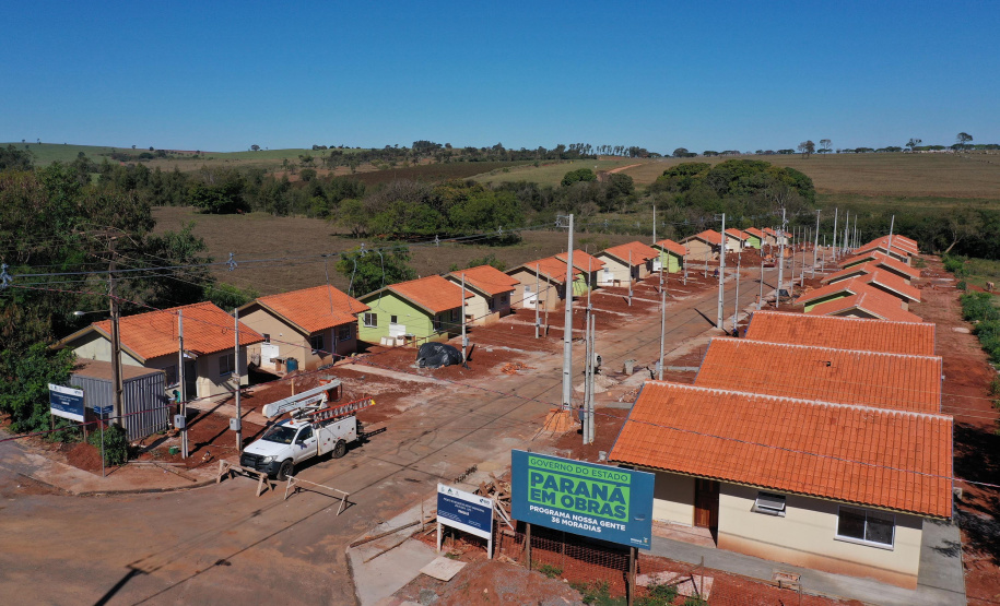 O Governo do Paraná é atualmente o Estado com a maior parceria com a União em projetos de habitação de interesse social. A marca foi alcançada a partir do lançamento da nova modalidade do programa Casa Fácil, voltado à concessão de subsídios a 30 mil famílias em imóvel financiados pela Caixa Econômica Federal e construídos pela iniciativa privada. (Foto: Alessandro Vieira/AEN)
