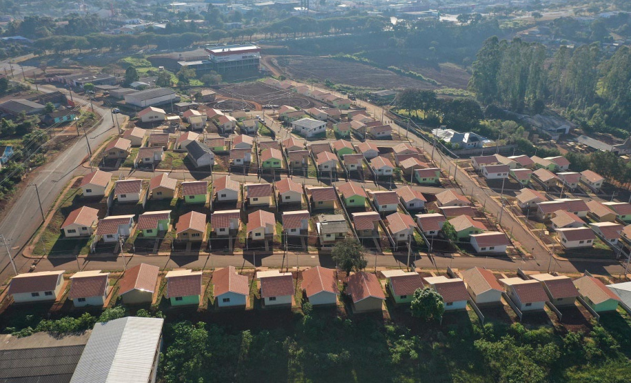 O Governo do Paraná é atualmente o Estado com a maior parceria com a União em projetos de habitação de interesse social. A marca foi alcançada a partir do lançamento da nova modalidade do programa Casa Fácil, voltado à concessão de subsídios a 30 mil famílias em imóvel financiados pela Caixa Econômica Federal e construídos pela iniciativa privada. (Foto: Alessandro Vieira/AEN)