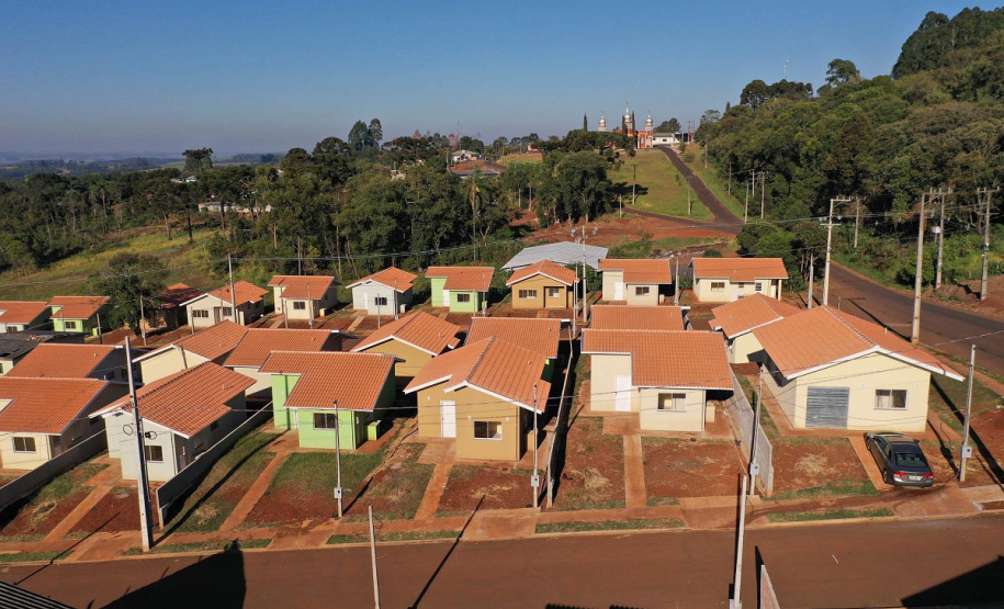 O Governo do Paraná é atualmente o Estado com a maior parceria com a União em projetos de habitação de interesse social. A marca foi alcançada a partir do lançamento da nova modalidade do programa Casa Fácil, voltado à concessão de subsídios a 30 mil famílias em imóvel financiados pela Caixa Econômica Federal e construídos pela iniciativa privada. (Foto: Alessandro Vieira/AEN)