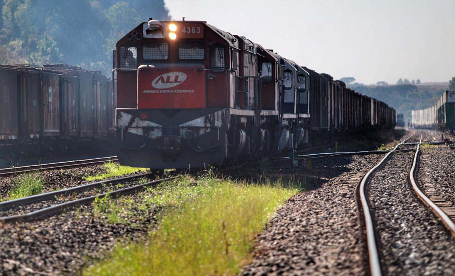 Técnicos do Estado e da União sobrevoam o Centro-Sul para estudos do impacto ambiental da Nova Ferroeste . Foto: Alessandro Vieira/AEN
