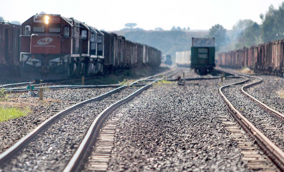 Técnicos do Estado e da União sobrevoam o Centro-Sul para estudos do impacto ambiental da Nova Ferroeste . Foto: Alessandro Vieira/AEN