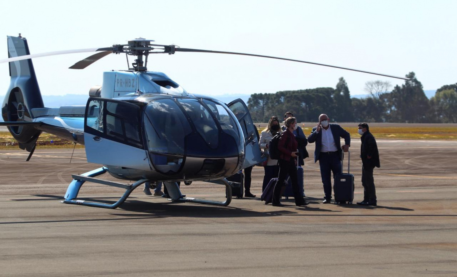Ibama e Funai visitam os Campos Gerais para conhecer o traçado da Nova Ferroeste. Os técnicos sobrevoaram a Terra Indígena em Nova Laranjeiras.
Foto Alessandro Vieira