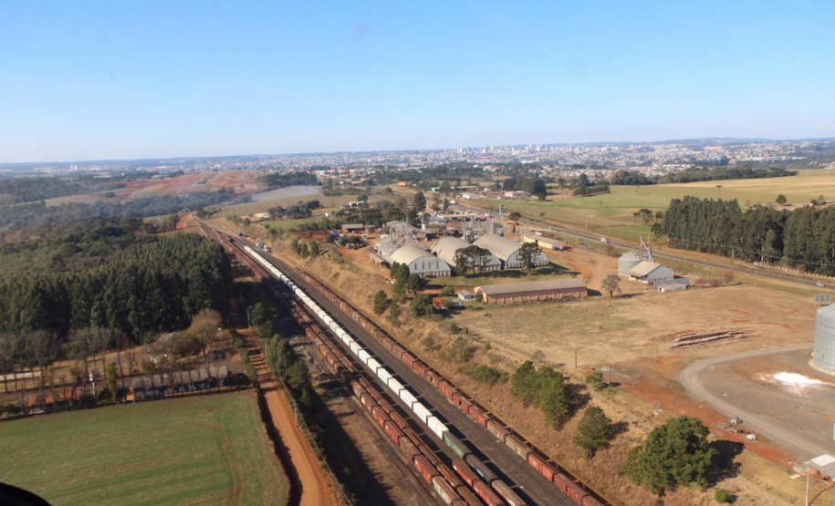 Ibama e Funai visitam os Campos Gerais para conhecer o traçado da Nova Ferroeste. Os técnicos sobrevoaram a Terra Indígena em Nova Laranjeiras.
Foto Alessandro Vieira