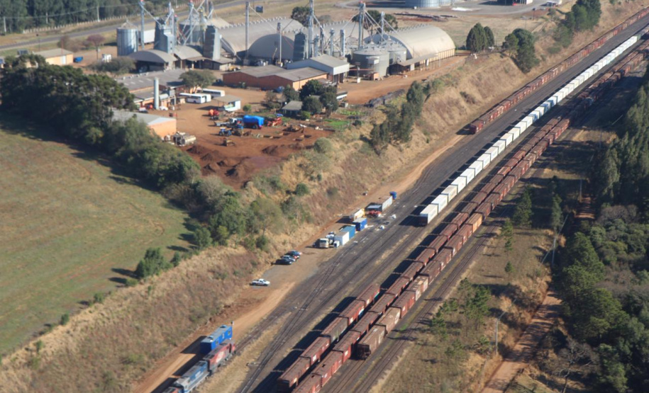 Ibama e Funai visitam os Campos Gerais para conhecer o traçado da Nova Ferroeste. Os técnicos sobrevoaram a Terra Indígena em Nova Laranjeiras.
Foto Alessandro Vieira
