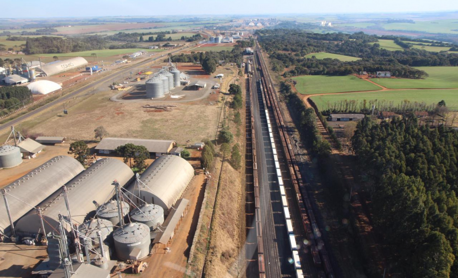 Ibama e Funai visitam os Campos Gerais para conhecer o traçado da Nova Ferroeste. Os técnicos sobrevoaram a Terra Indígena em Nova Laranjeiras.
Foto Alessandro Vieira