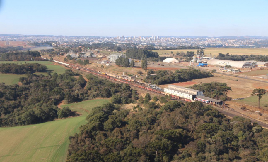 Ibama e Funai visitam os Campos Gerais para conhecer o traçado da Nova Ferroeste. Os técnicos sobrevoaram a Terra Indígena em Nova Laranjeiras.
Foto Alessandro Vieira