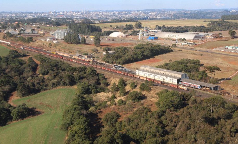 Ibama e Funai visitam os Campos Gerais para conhecer o traçado da Nova Ferroeste. Os técnicos sobrevoaram a Terra Indígena em Nova Laranjeiras.
Foto Alessandro Vieira