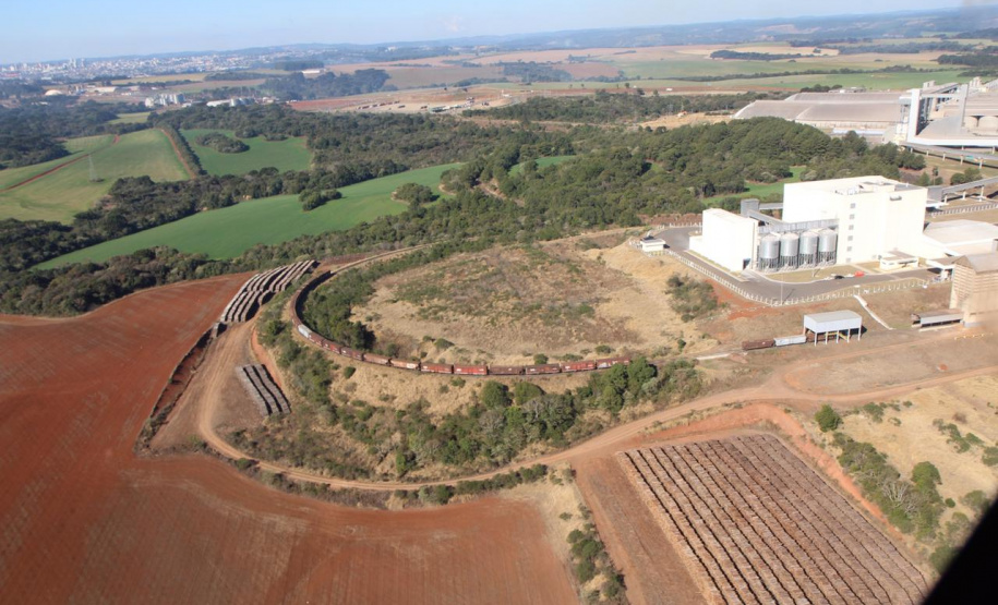 Ibama e Funai visitam os Campos Gerais para conhecer o traçado da Nova Ferroeste. Os técnicos sobrevoaram a Terra Indígena em Nova Laranjeiras.
Foto Alessandro Vieira