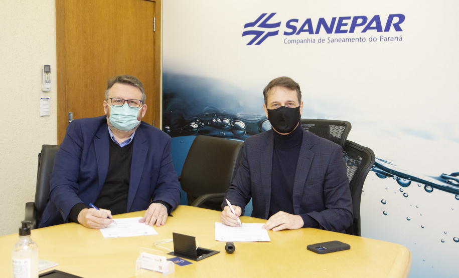 A Companhia de Saneamento do Paraná (Sanepar) e o Banco Regional de Desenvolvimento do Extremo Sul (BRDE) assinaram na manhã desta quinta-feira (8) um Acordo de Cooperação Técnica. - Curitiba, 08/07/2021 - Foto: Sanepar