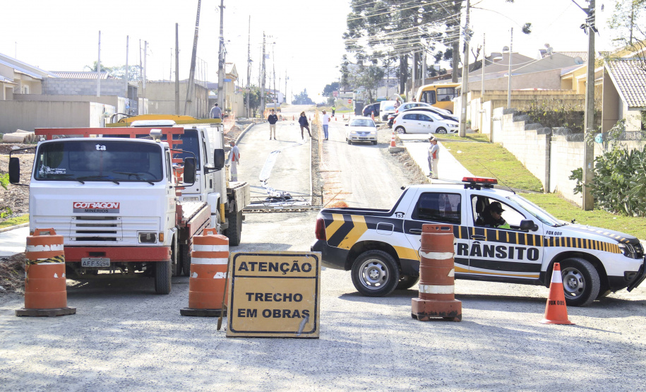 O secretário do Desenvolvimento Urbano e de Obras Públicas (SEDU), João Carlos Ortega, mais a diretora de Operações do Paranacidade, Camila Mileke Scucato, e o analista de desenvolvimento Municipal do Paranacidade, Luiz Antonio Xavier da Silveira, fizeram vistoria da obra de pavimentação com concreto, em execução no Município de Fazenda Rio Grande, na Região Metropolitana de Curitiba.  -  Curitiba,  - Fazenda Rio Grande, 08/07/2021  -  Foto: Gustavo Pontes