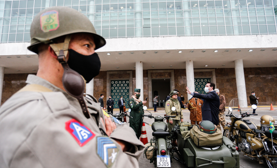 O governador Carlos Massa Ratinho Junior recebeu nesta sexta-feira (9), no Palácio Iguaçu, o comandante-geral do Exército Brasileiro, general Paulo Sérgio Nogueira de Oliveira, e uma comitiva com o alto comando da instituição militar. - Curitiba, 09/07/2021 - Foto: Jonathan Campos/AEN