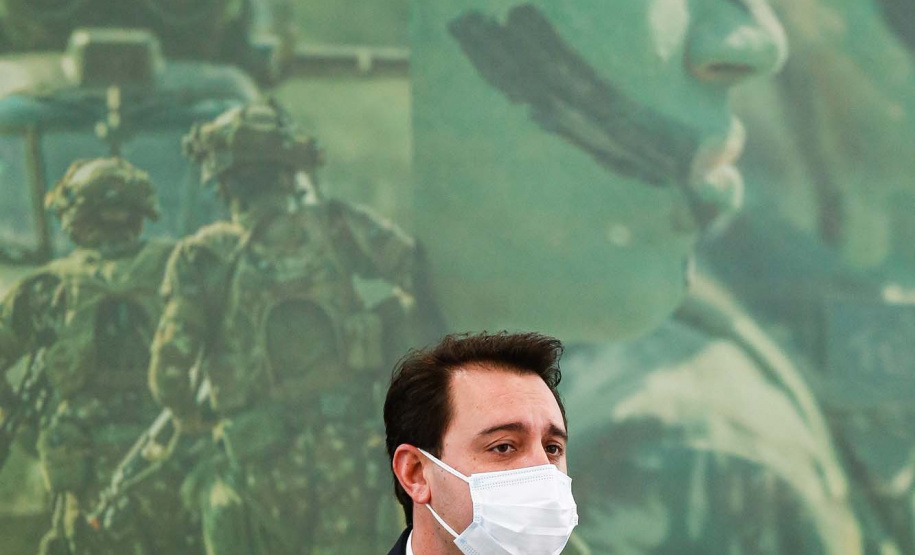 O governador Carlos Massa Ratinho Junior recebeu nesta sexta-feira (9), no Palácio Iguaçu, o comandante-geral do Exército Brasileiro, general Paulo Sérgio Nogueira de Oliveira, e uma comitiva com o alto comando da instituição militar. - Curitiba, 09/07/2021 - Foto: Jonathan Campos/AEN