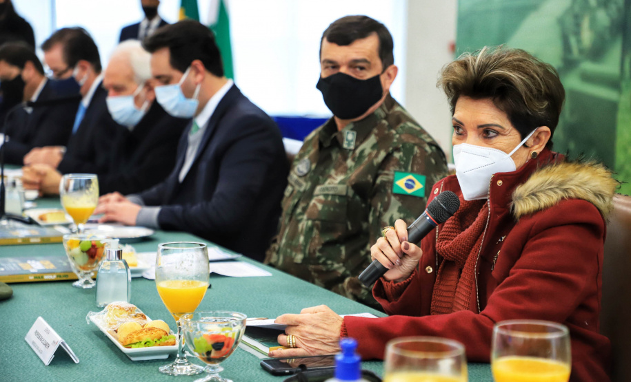 O governador Carlos Massa Ratinho Junior recebeu nesta sexta-feira (9), no Palácio Iguaçu, o comandante-geral do Exército Brasileiro, general Paulo Sérgio Nogueira de Oliveira, e uma comitiva com o alto comando da instituição militar. - Curitiba, 09/07/2021 - Foto: José Fernando Ogura/AEN