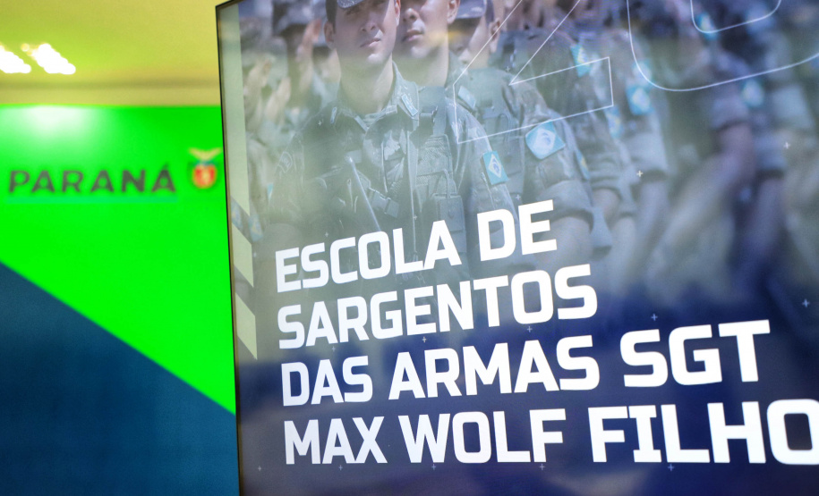O governador Carlos Massa Ratinho Junior recebeu nesta sexta-feira (9), no Palácio Iguaçu, o comandante-geral do Exército Brasileiro, general Paulo Sérgio Nogueira de Oliveira, e uma comitiva com o alto comando da instituição militar. - Curitiba, 09/07/2021 - Foto: José Fernando Ogura/AEN