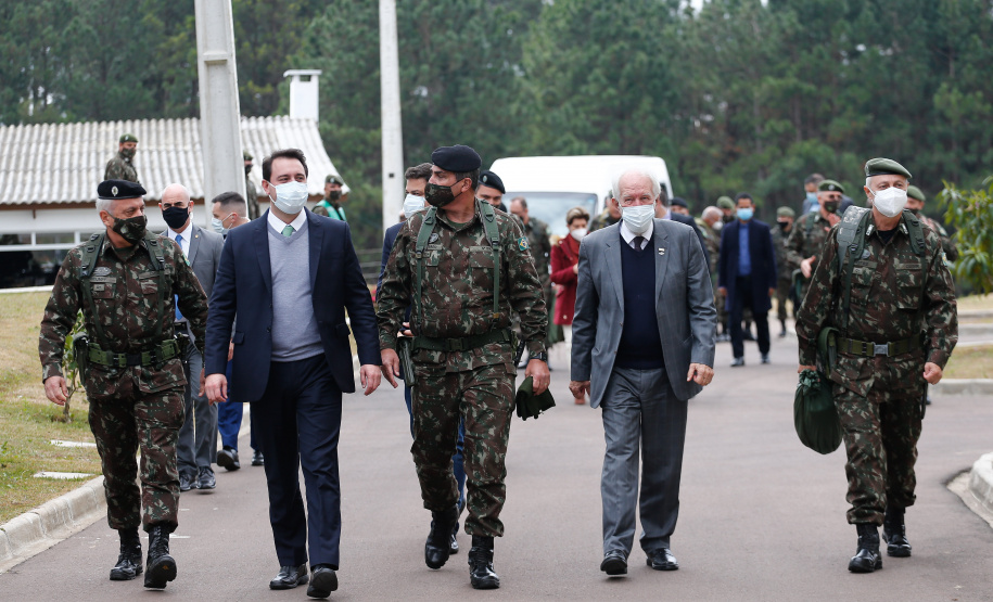 “O Paraná tem o melhor projeto para o Exército”, diz governador sobre Escola de Sargentos
Foto: Jonathan Campos/AEN