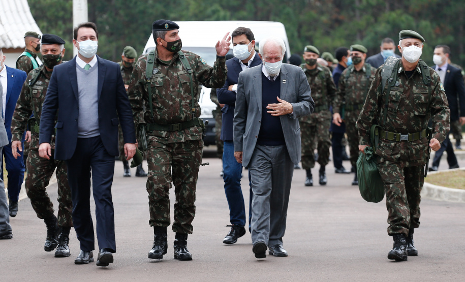 “O Paraná tem o melhor projeto para o Exército”, diz governador sobre Escola de Sargentos
Foto: Jonathan Campos/AEN