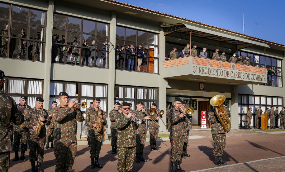 “O Paraná tem o melhor projeto para o Exército”, diz governador sobre Escola de Sargentos

Foto: Gilson Abreu/AEN