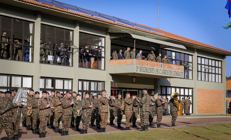 “O Paraná tem o melhor projeto para o Exército”, diz governador sobre Escola de Sargentos

Foto: Gilson Abreu/AEN