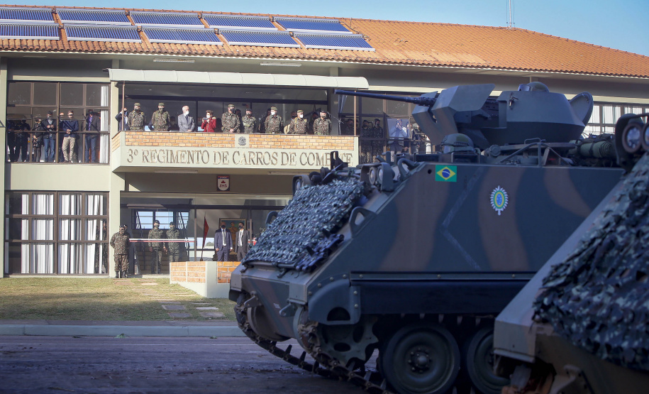 “O Paraná tem o melhor projeto para o Exército”, diz governador sobre Escola de Sargentos

Foto: Gilson Abreu/AEN
