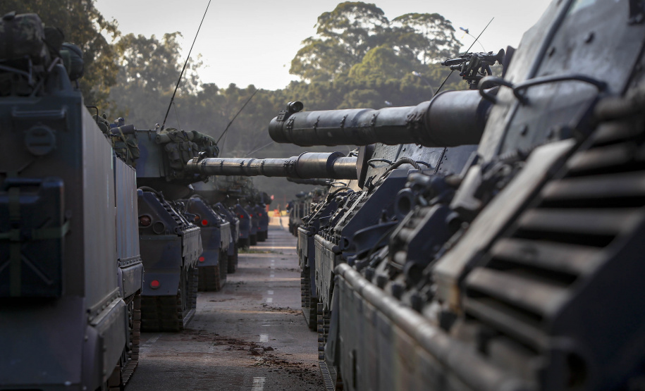 “O Paraná tem o melhor projeto para o Exército”, diz governador sobre Escola de Sargentos

Foto: Gilson Abreu/AEN