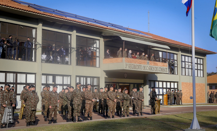 “O Paraná tem o melhor projeto para o Exército”, diz governador sobre Escola de Sargentos

Foto: Gilson Abreu/AEN