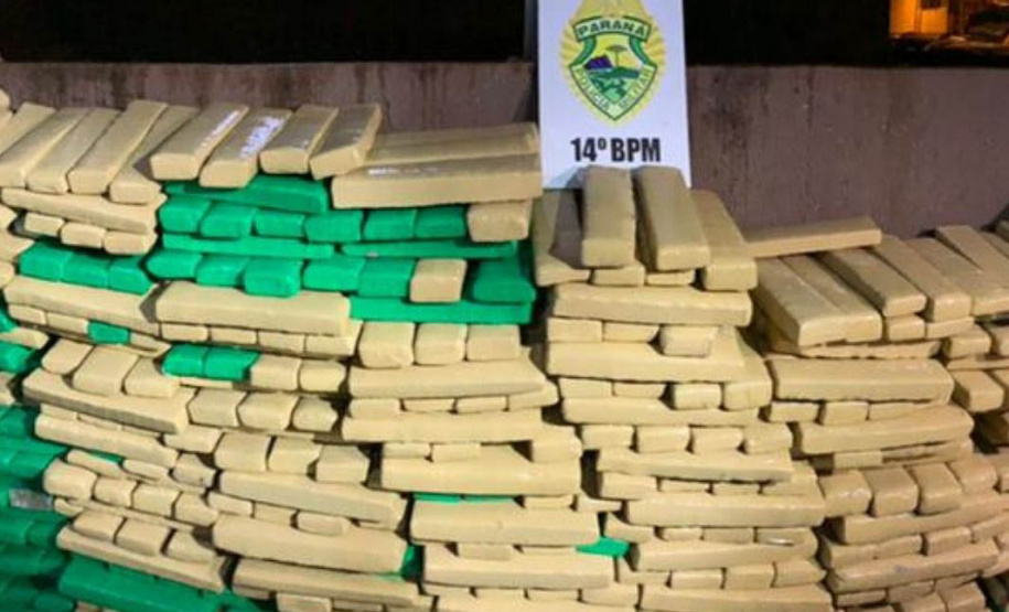 Um balanço divulgado pelo 5º Comando Regional da Polícia Militar (5º CRPM) aponta um aumento de 50% na apreensão de drogas no 1º Semestre de 2021, foram mais de 45 toneladas de entorpecentes. O resultado compreende as regiões Oeste e Sudoeste do estado, que fazem divisa com o Paraguai, Argentina e o estado de Santa Catarina. - Curitiba, 09/07/2021 - Foto: PMPR