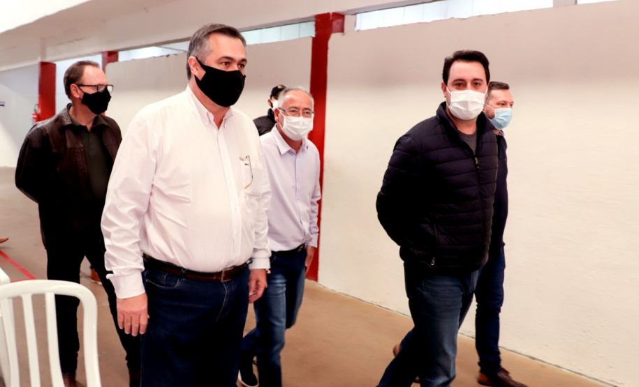 O governador Carlos Massa Ratinho Junior recebe a vacina contra coronavírus. Apucarana, 11/07/2021. Foto: AEN