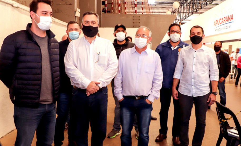 O governador Carlos Massa Ratinho Junior recebe a vacina contra coronavírus. Apucarana, 11/07/2021. Foto: AEN