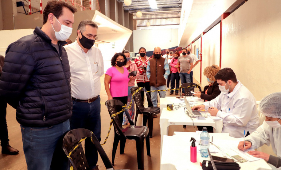 O governador Carlos Massa Ratinho Junior recebe a vacina contra coronavírus. Apucarana, 11/07/2021. Foto: AEN