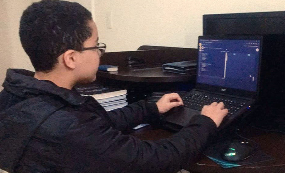 Alunos do EduTech passam para segunda fase da Olimpíada Brasileira de Informática. Na foto, Matheus Máximo de Oliveira, de Irati   -  Curitiba, 12/07/2021  -  Foto: SEED