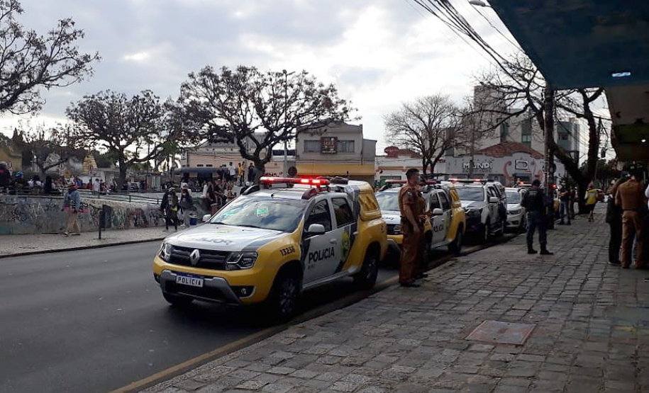 Fiscalizações da AIFU interditam 11 pontos comerciais e dispersam 1,1 mil pessoas neste final de semana em Curitiba
Foto: PMPR