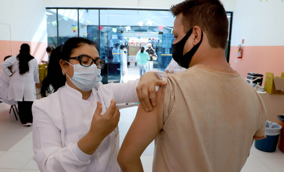 Paraná é o 3º estado que mais aplicou vacinas contra a Covid-19 na população em geral
Foto: Ari Dias/AEN